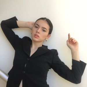 Meet your Posher, Lola